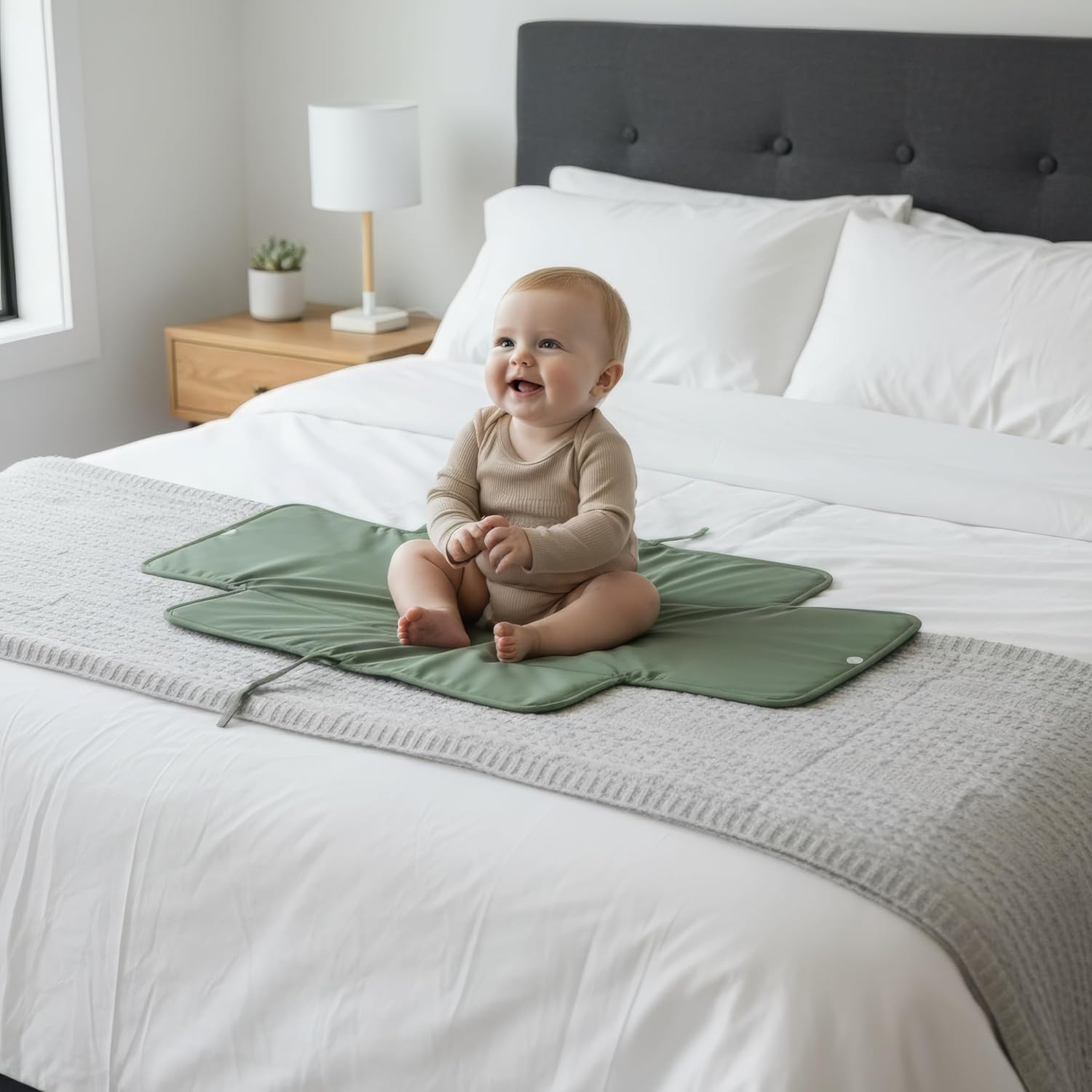 Detalle 2 de ZICOTO Portable Diaper Changing Pad, Cotton, Foldable, Sage
