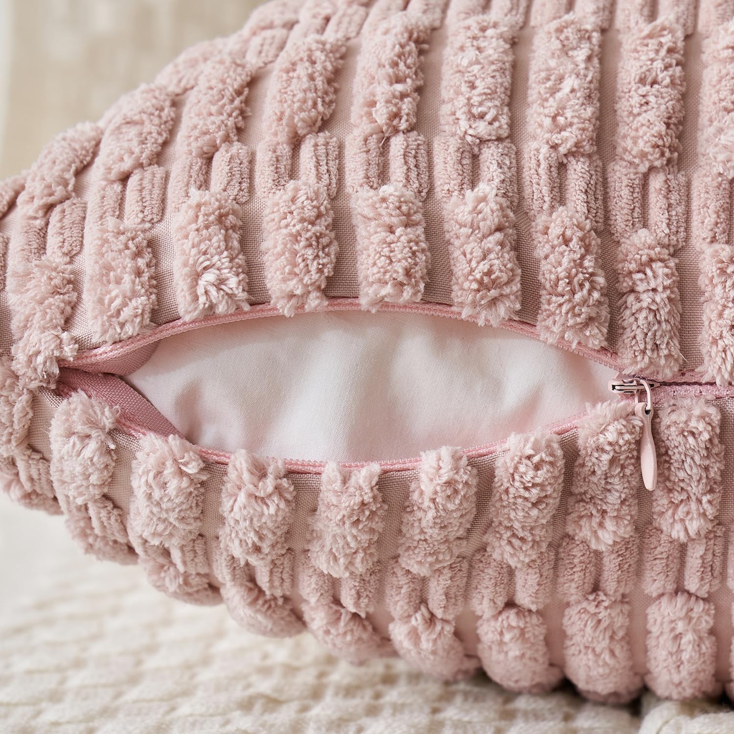 Detalle de MIULEE Pink Corduroy Cushion Covers (40 x 40 cm) – 2 Pack with Hidden Zipper