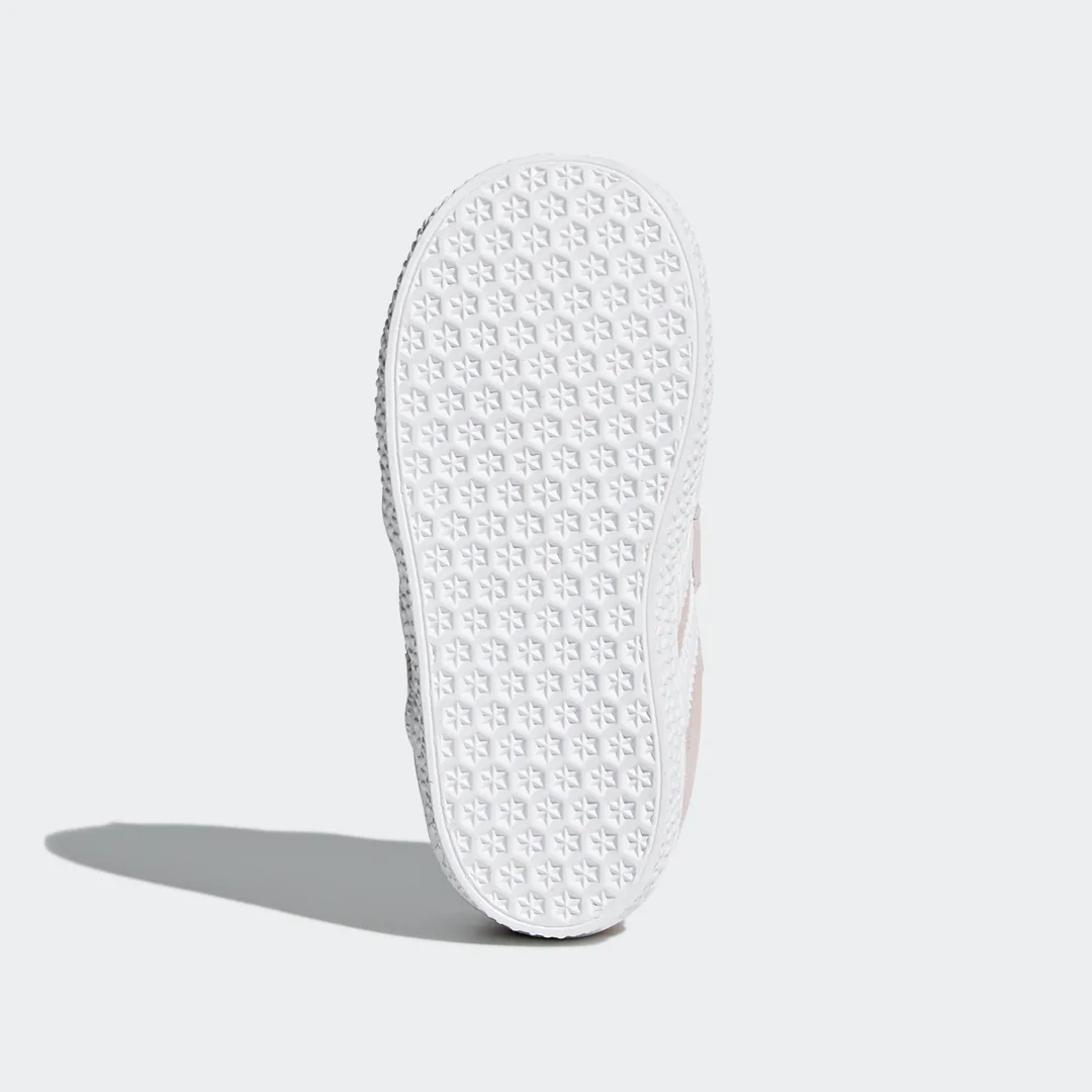 Detalle de Zapatilla Gazelle de Adidas para mujer y hombre en rosa – estilo clásico y versátil