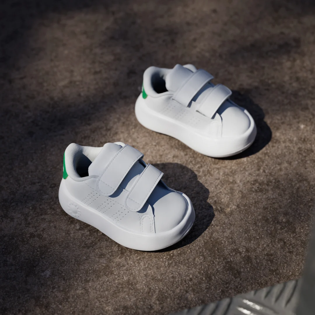 Detalle de Zapatilla Advantage (Bebé) de Adidas - comodidad y sencillez para los más pequeños