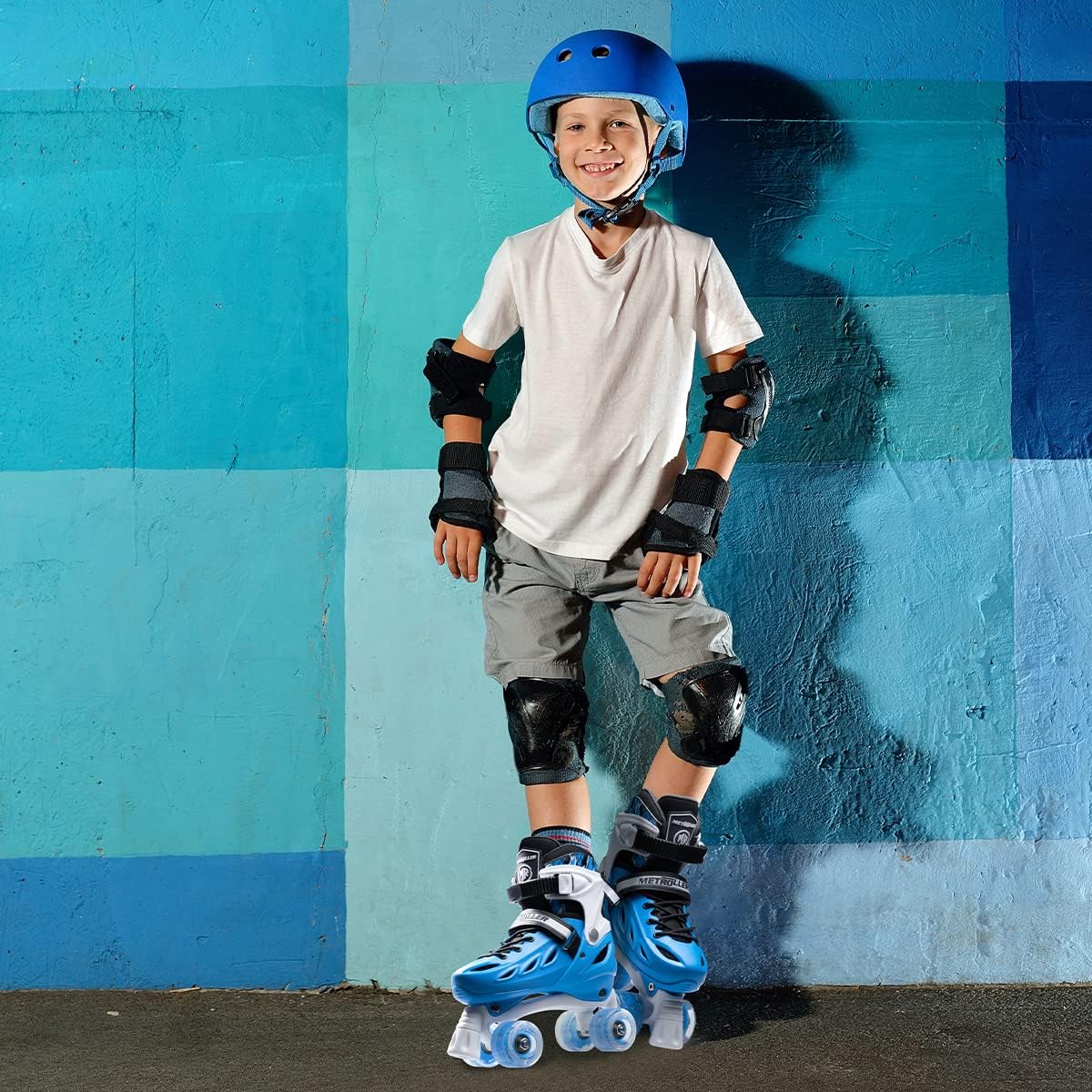 Detalle de METROLLER Adjustable Roller Skates with Light-Up Wheels, Blue Hard Shell