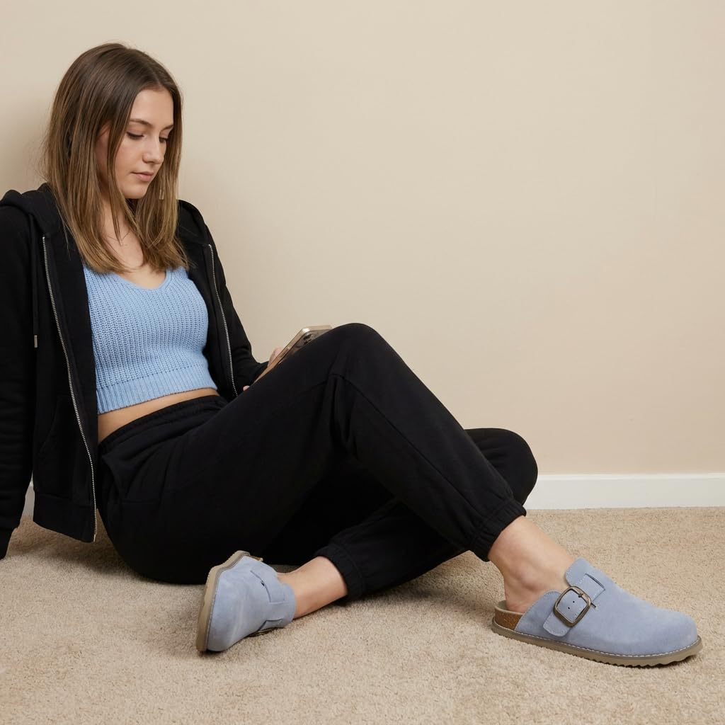 Detalle 2 de CUSHIONAIRE Women’s Blain Genuine Suede Slip-On Clogs with Memory Foam & Chic Buckle Mule