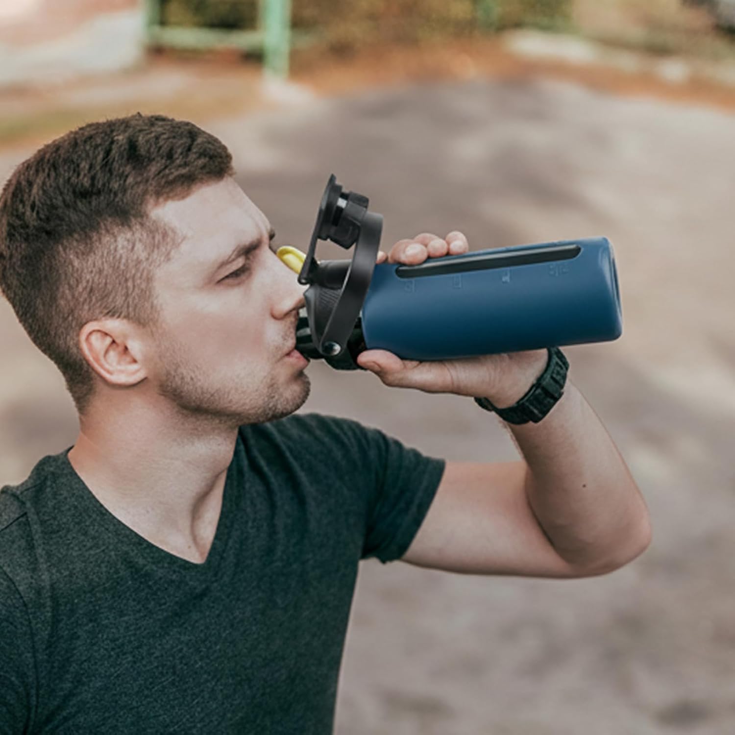 Detalle 2 de BLUEGO 600ml Glass Water Bottle with Straw and Double Lids – BPA Free