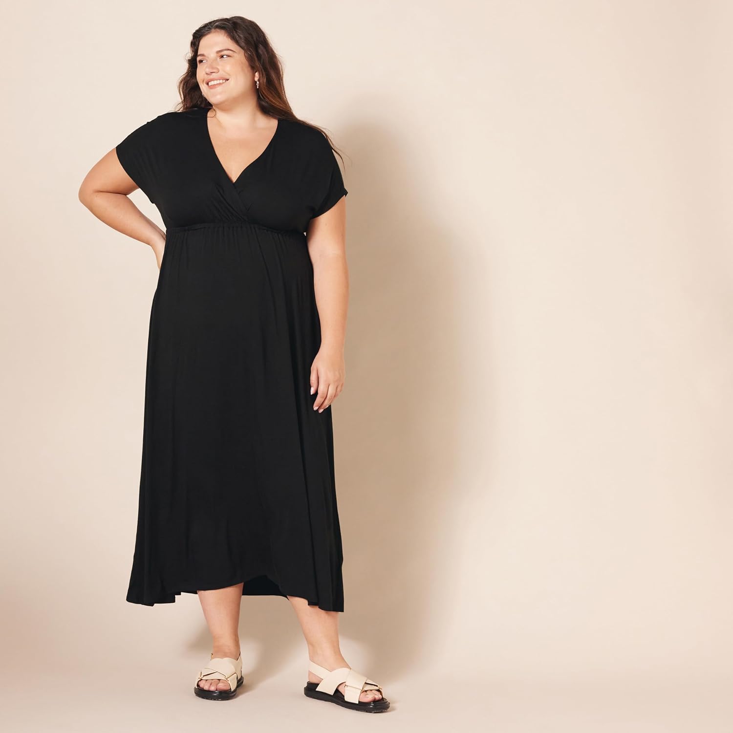 Thumbnail 3 de Amazon Essentials Damen tailliertes Maxikleid mit Glockensaum, Schwarz (Übergrößen), Gr. L