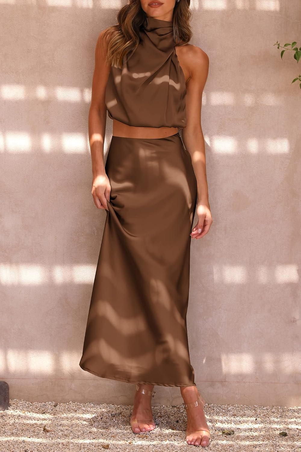 Detalle de PRETTYGARDEN Women's Satin 2-Piece Outfit: Mock Neck Crop Top & Long Skirt Set