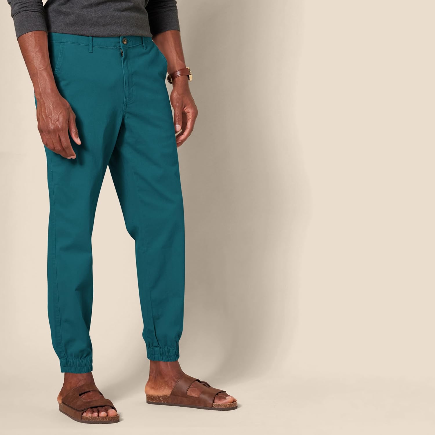 Thumbnail 2 de Amazon Essentials Men’s Straight-Fit Chino Jogger Trousers