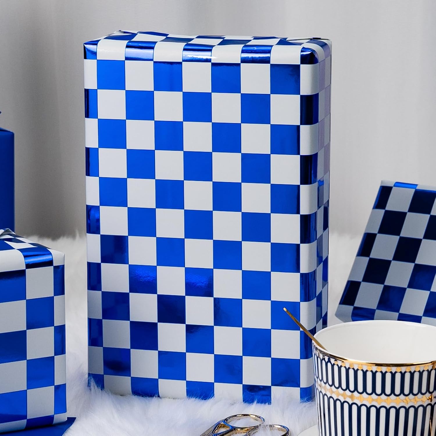 Detalle 1 de MAYPLUSS Gift Wrapping Paper Roll, 17 Inch x 16.5 Feet