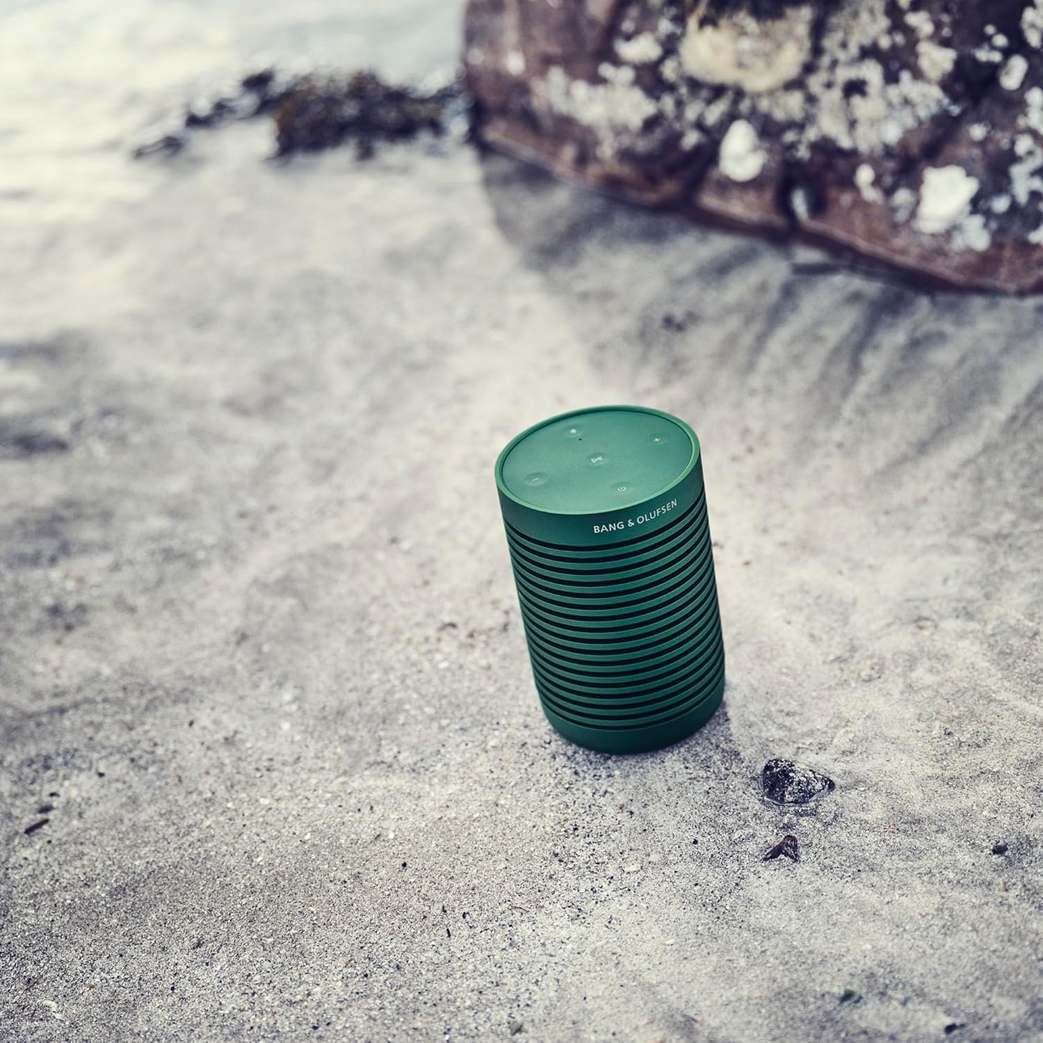 Detalle de Bang & Olufsen Beosound Explore – enceinte Bluetooth portable étanche IP67, son True360 et jusqu’à 27 h d’autonomie (vert)