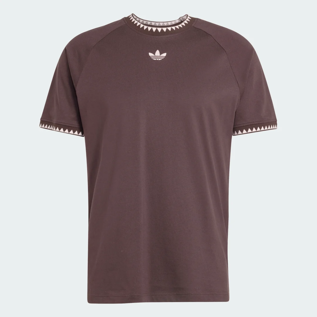 Detalle 2 de Camiseta con cuello de tejido técnico Chest Stripes de Adidas