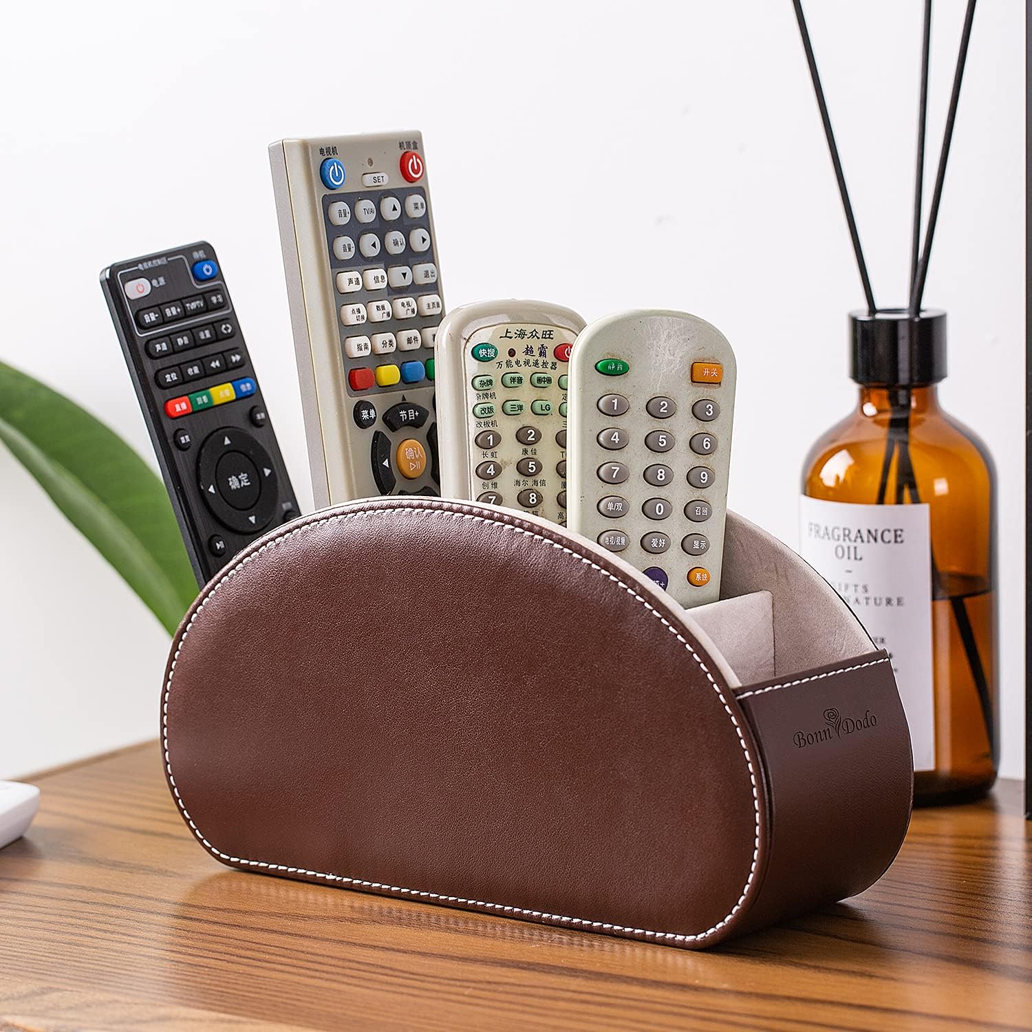 Detalle de SANQIANWAN Fernbedienungshalter aus PU-Leder, 5 Fächer, dunkelbraun – kompakter Organizer für TV‑Receiver, DVD & Co.