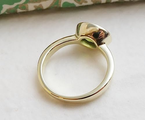 Detalle de Oval Peridot vergoldet Sterling Ring von Sophia Rose Jewellery – US-Größe 6