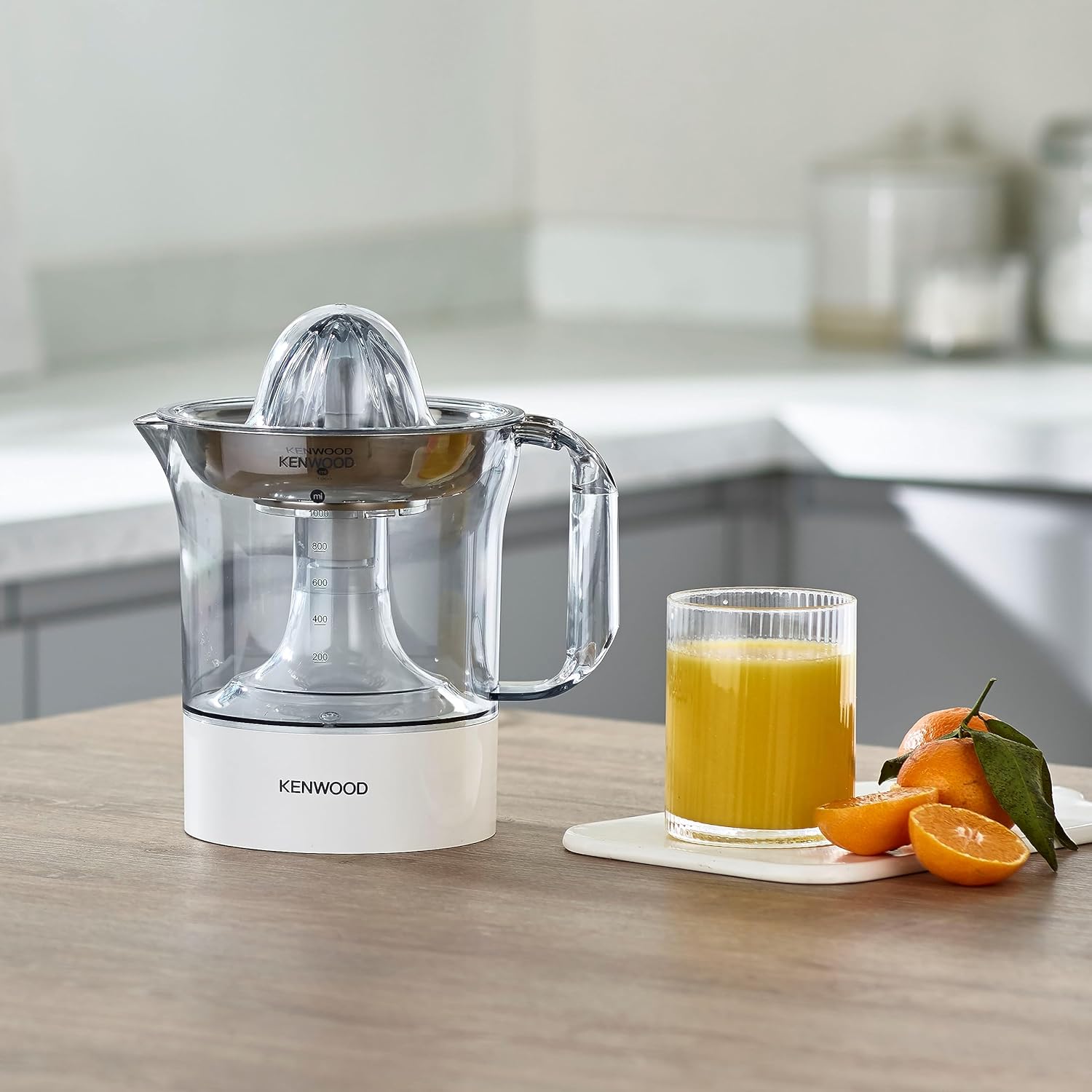 Detalle 2 de Kenwood JE290A spremiagrumi elettrico con caraffa da 1L e rotazione destra/sinistra (40 W) – Bianco