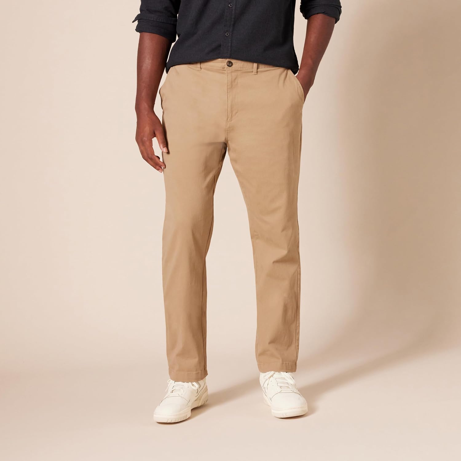 Thumbnail 4 de Amazon Essentials Pantalón chino elástico ajuste atlético 42