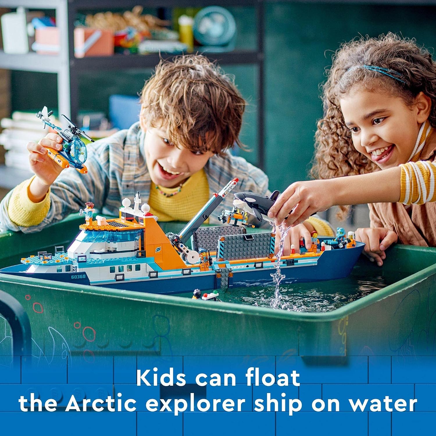 Detalle de LEGO Arctic Explorer Ship building set 60368
