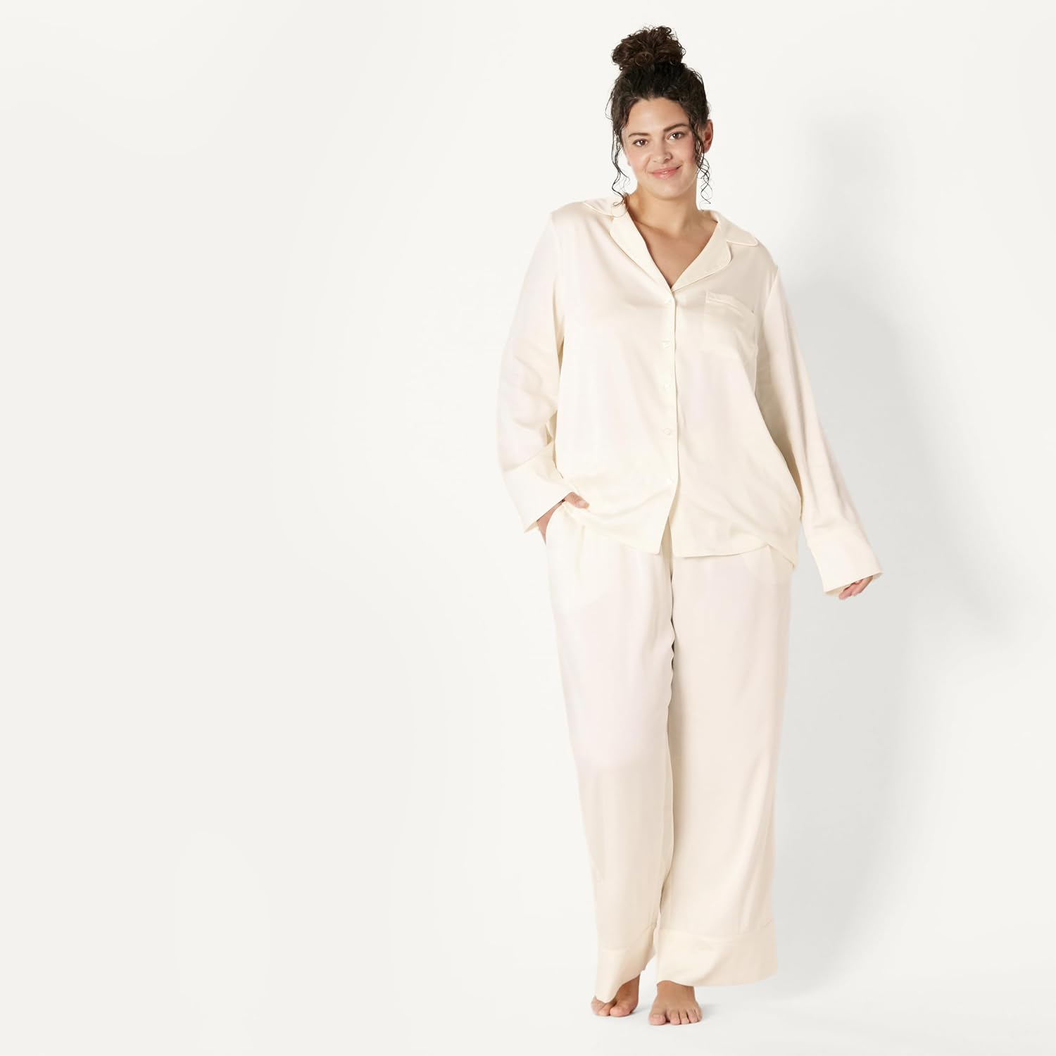 Detalle de Amazon Essentials Women's Satin Pyjama Shirt and Bottoms Set – Satin Pyjama Set
