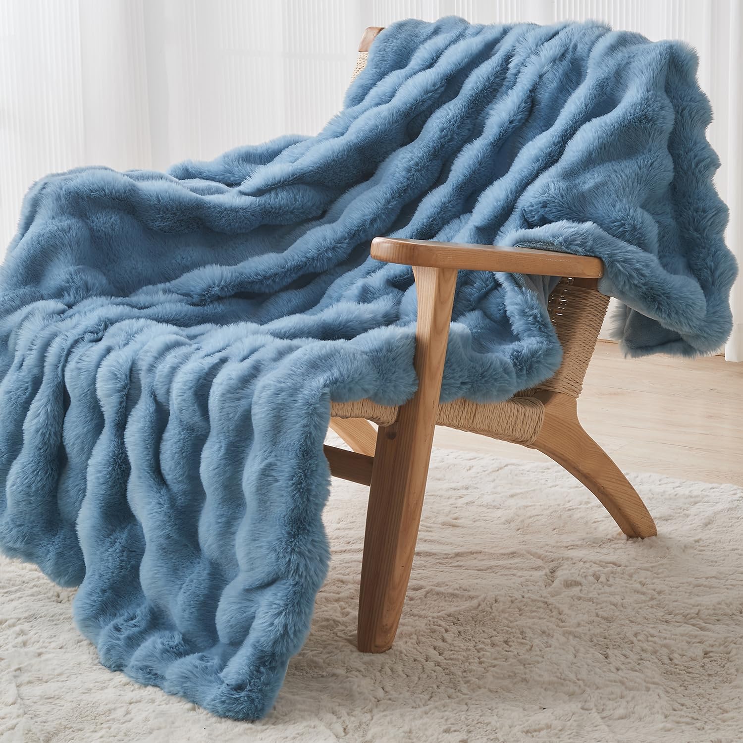 Detalle de Lotus Karen Sky Blue Faux Fur Throw Blanket (60x80) — Big Bubble Rabbit Plush for Couch & Bed