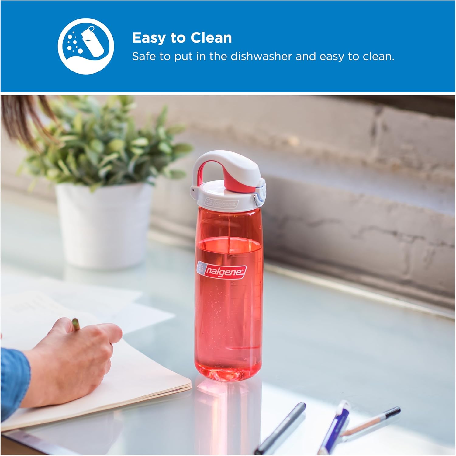 Detalle 2 de Nalgene REL078792 On The Fly 24 oz Lock-Top Water Bottle, Clear/Black