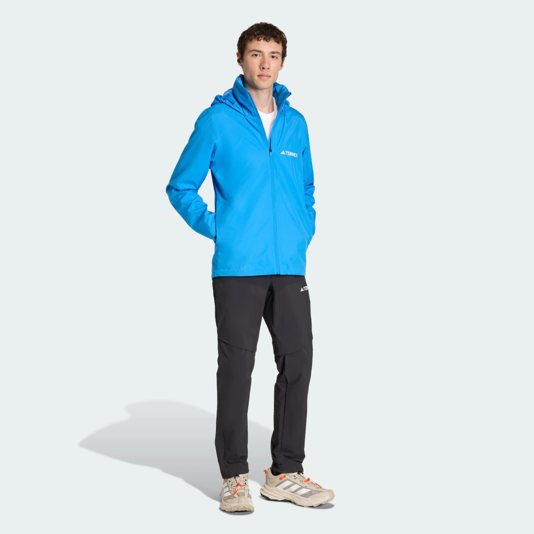 Detalle de Chubasquero Multi Essentials 2L de Adidas – azul, para lluvia diaria