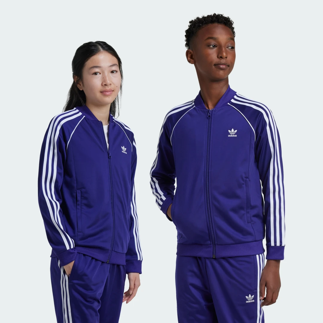 Detalle de Chaqueta SST Adicolor (Adolescentes) de Adidas – Violetas para el día a día