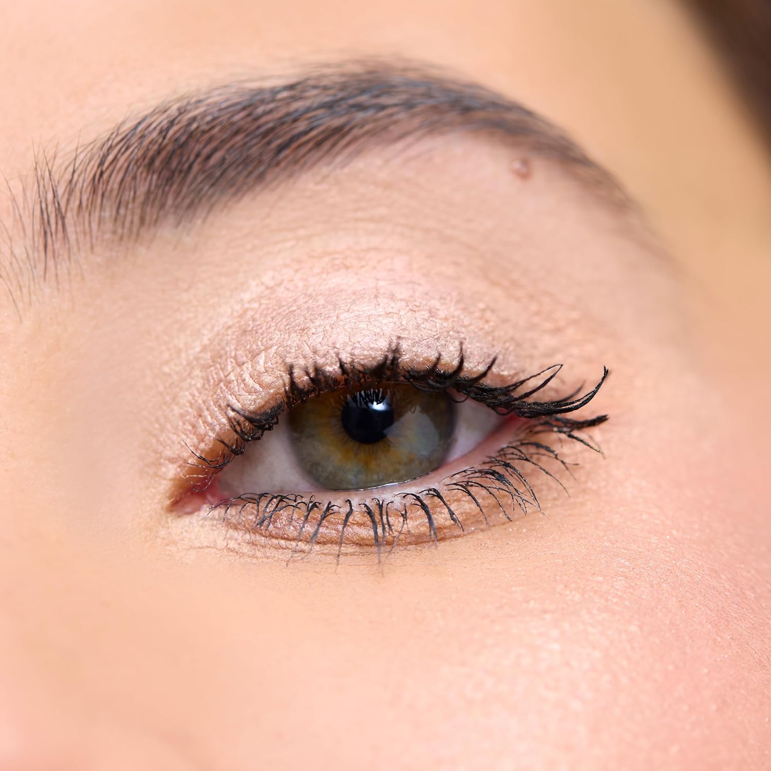 Detalle 2 de 3INA The All Eyes on You Kit – zestaw do makijażu z pomadką 270, cieniem 510 i tuszem 900