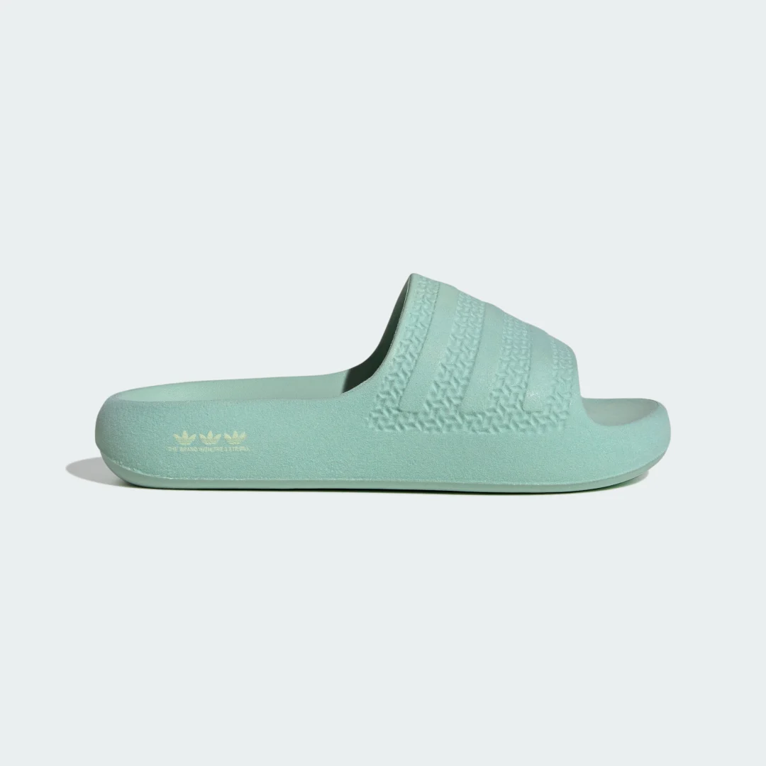 Detalle de Adidas Adilette Ayoon, chancla verde