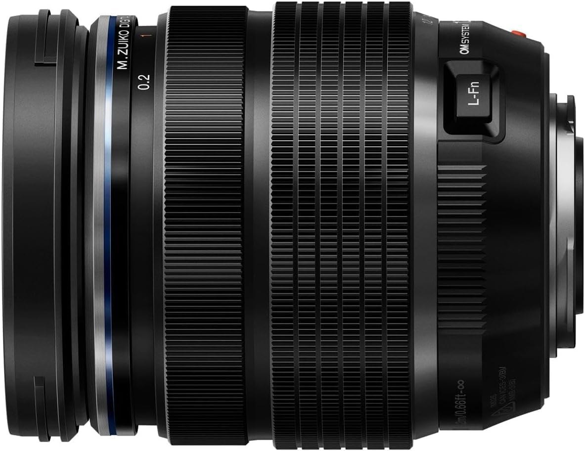 Thumbnail 2 de OM SYSTEM M.Zuiko Digital ED 12-40mm F2.8 II PRO: zoom MFT versatile per foto di strada e viaggio