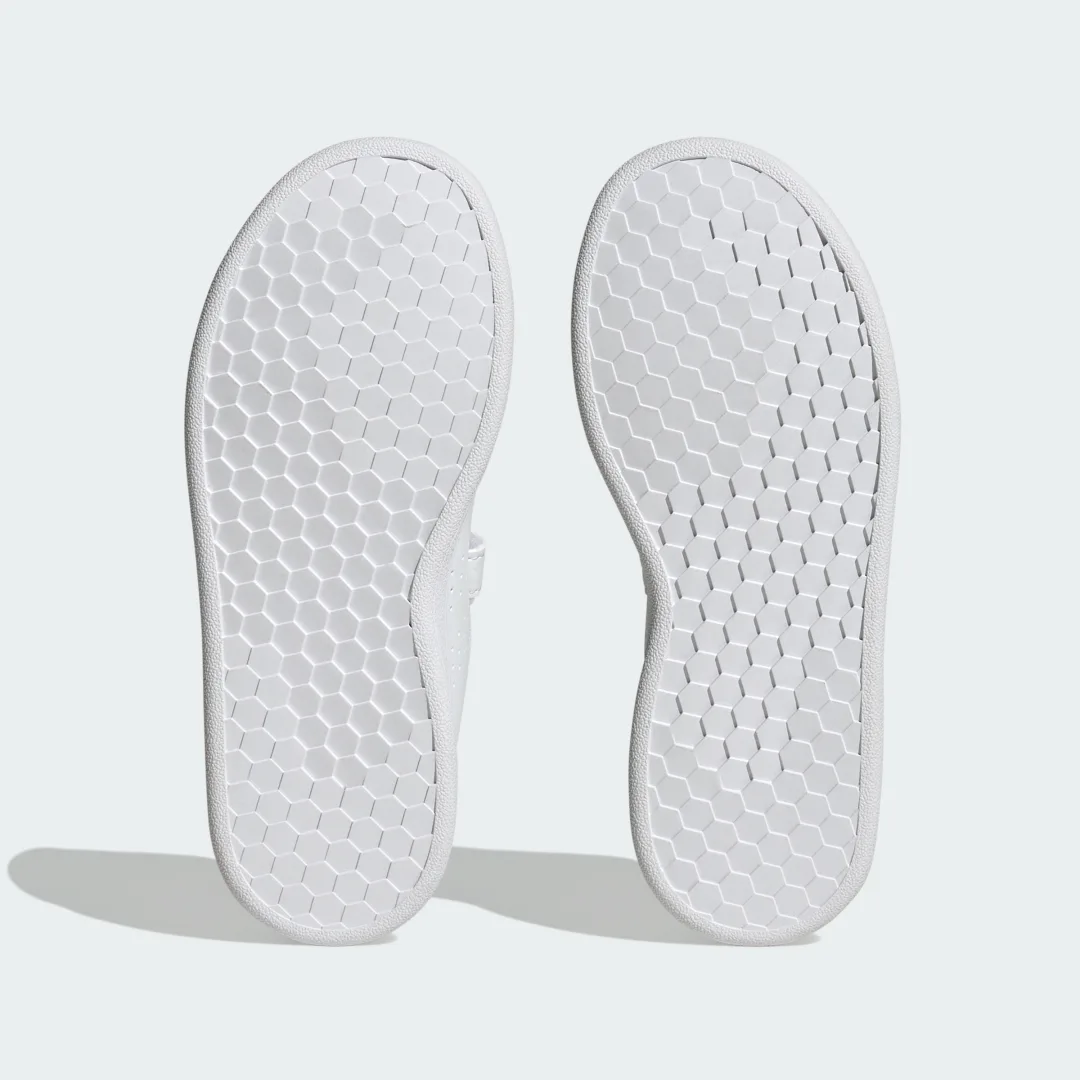 Detalle de Adidas Advantage Court Lifestyle Hook-and-Loop: comodidad diaria con corchete ajustable