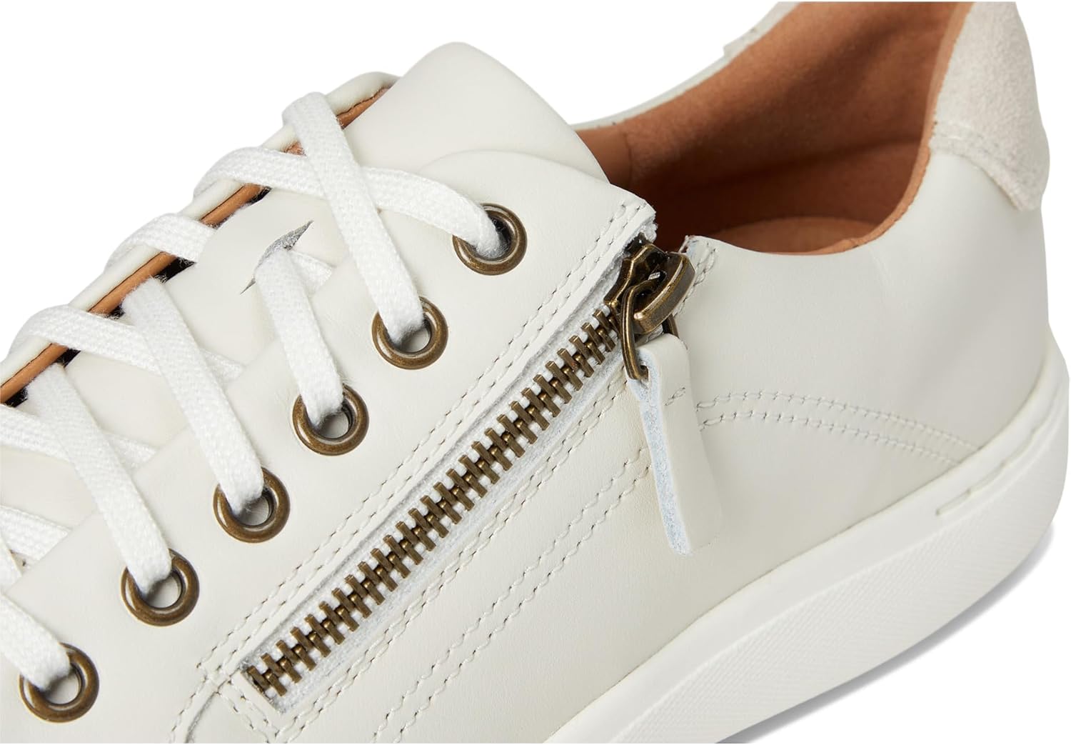 Thumbnail 1 de Clarks: Chaussure en cuir souple, légère, confortable et issue d'un cuir responsable — une option fiable pour un usage quotidien
