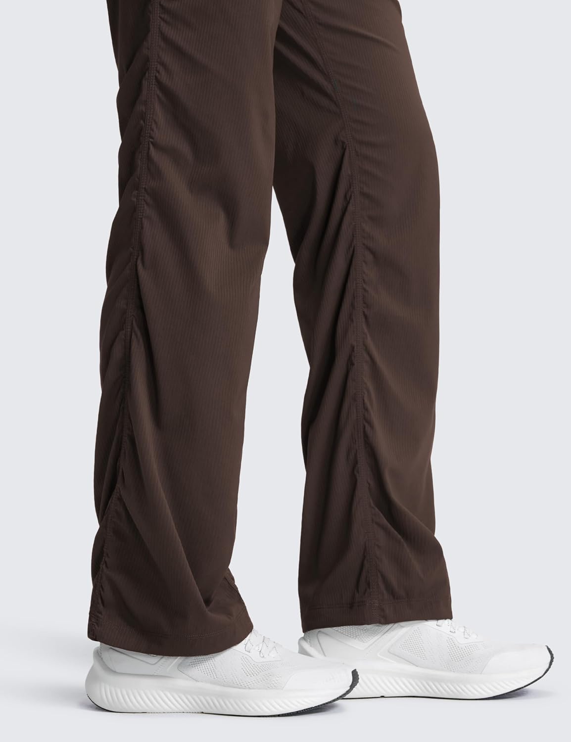 Detalle de CRZ YOGA Pantalons décontractés légers à poches pour femmes — légers, respirants et séchage rapide
