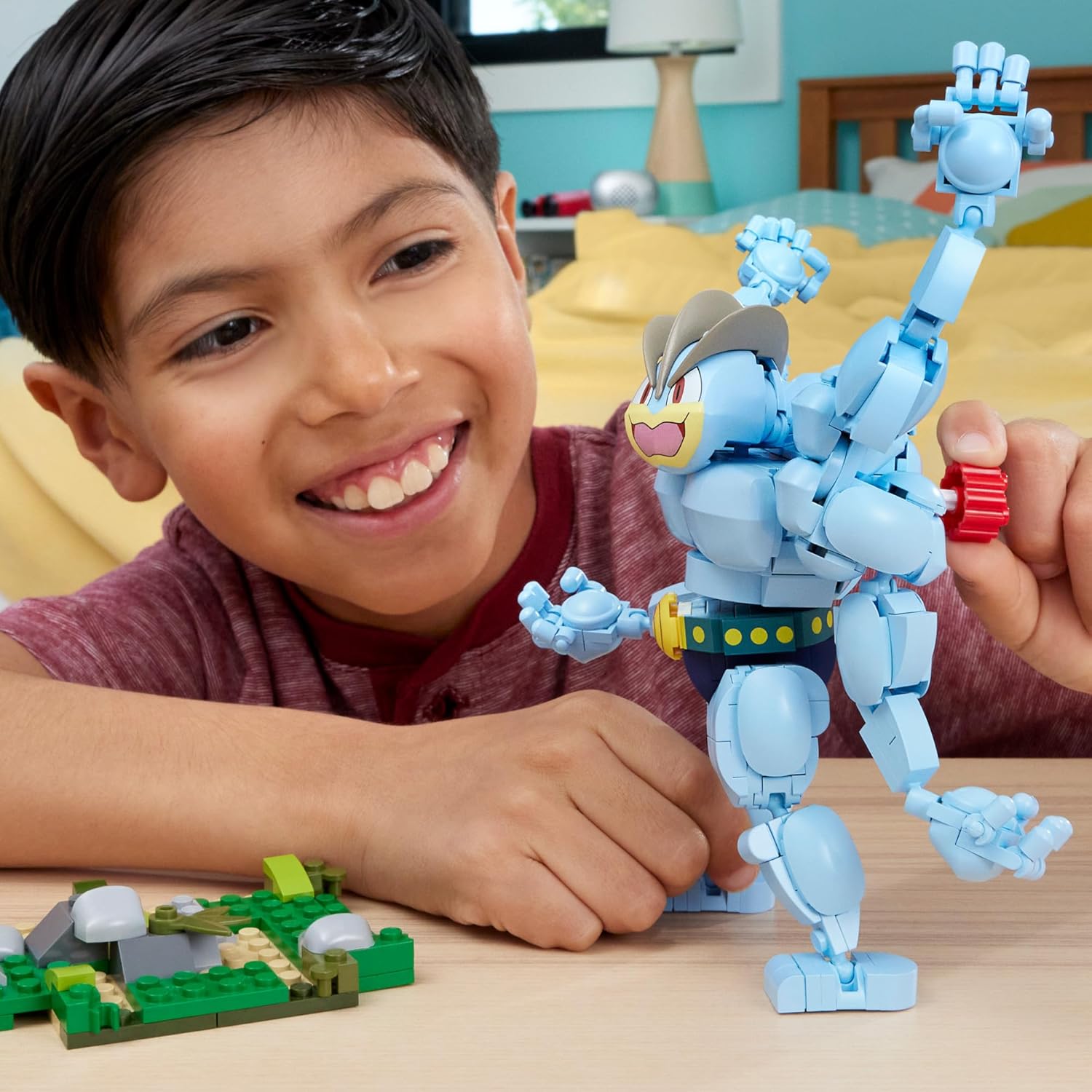 Detalle 2 de MEGA Pokémon Machamp, Juguete de Construcción Interactivo 🏗