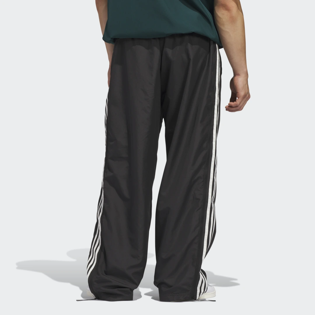 Detalle 2 de Pantalón cortavientos de baloncesto Originals de Adidas — negro