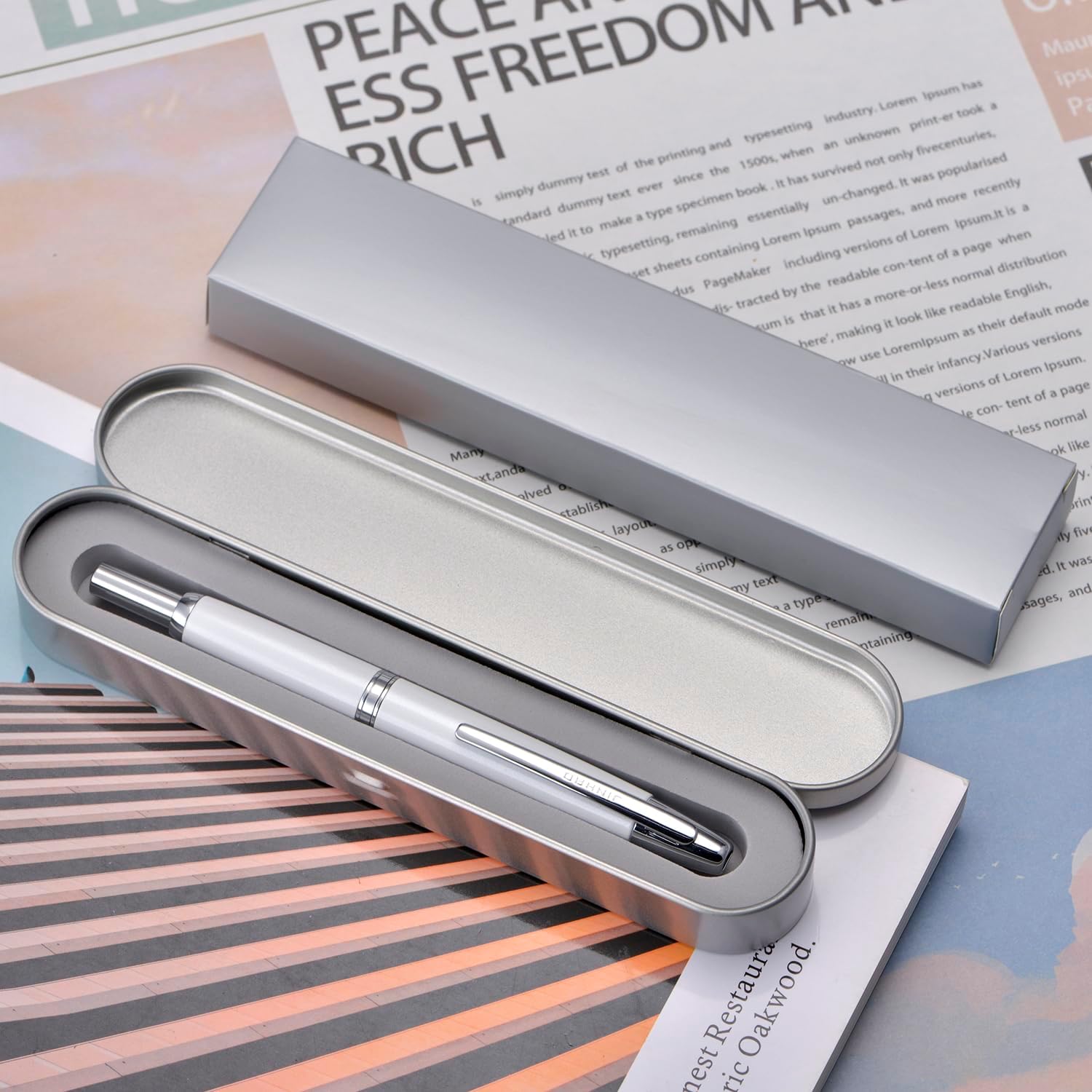 Detalle de Jinhao 10 Series Press Pearl White Extra Fine fountain pen set with ink converter (metal pen box)