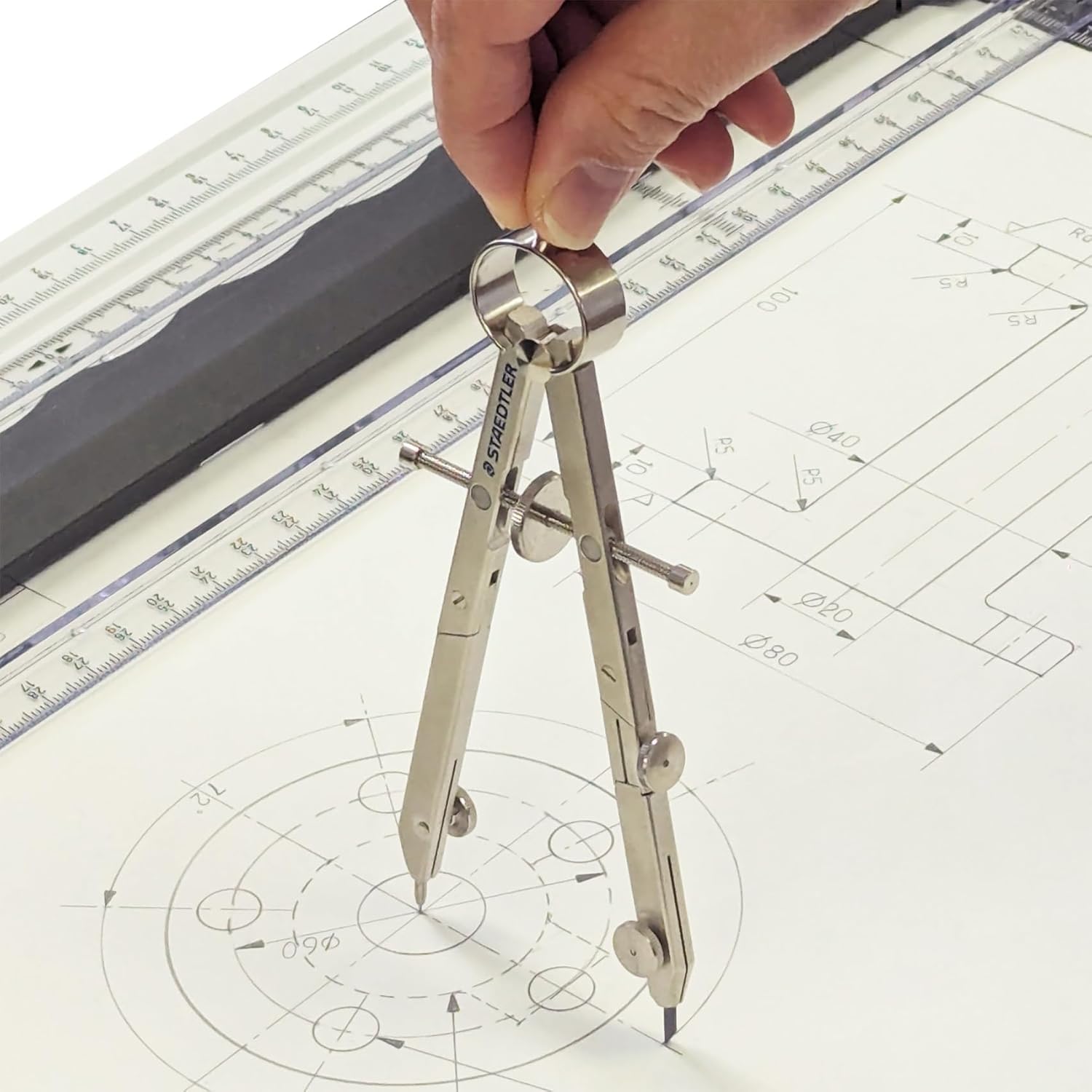 Thumbnail 1 de STAEDTLER Mars Comfort 551 Präzisionszirkel im Klappdeckeletui – silber