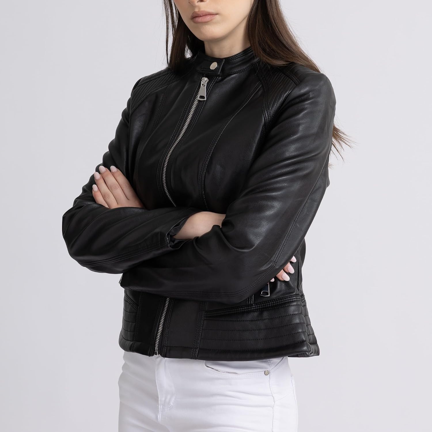 Detalle de Giacca donna in ecopelle leggera con cerniera e tasche vittorio y