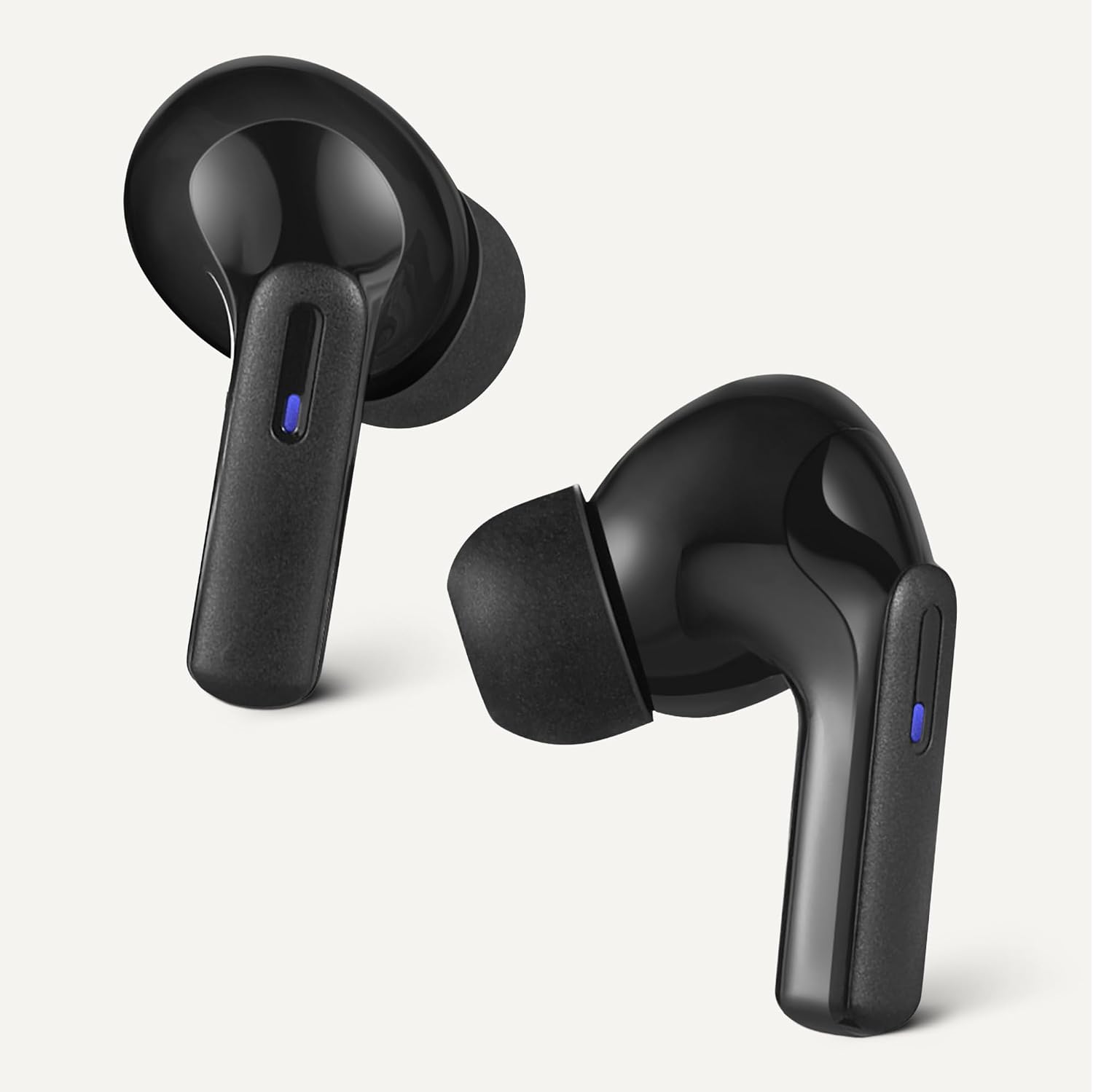 Detalle de Amazon Basics Bluetooth True Wireless Earbuds (IPX4, in-ear w/ mic) with Charging Case, Black