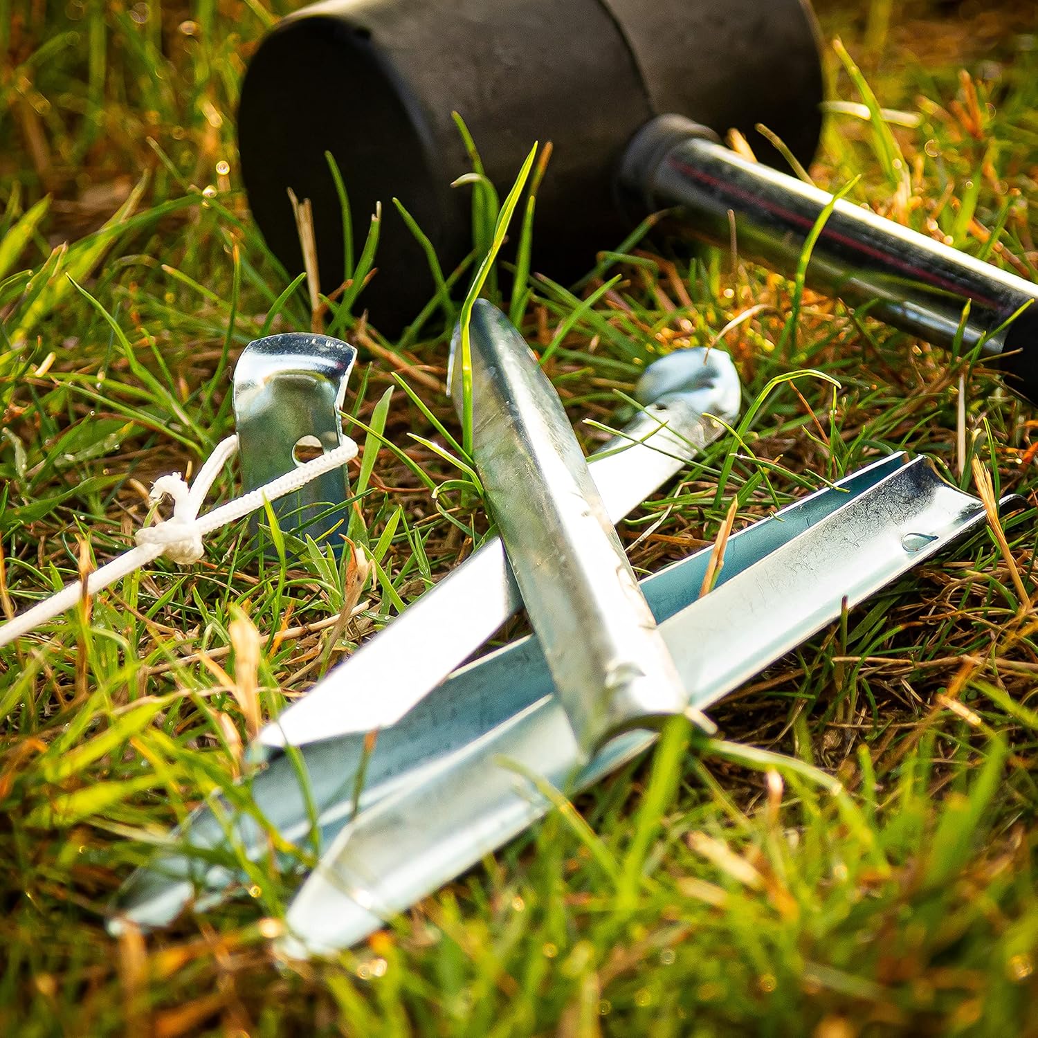 Thumbnail 1 de COM-FOUR® 12x picchetti per tende in acciaio – semicircolari, robusti e con foro per estrattore