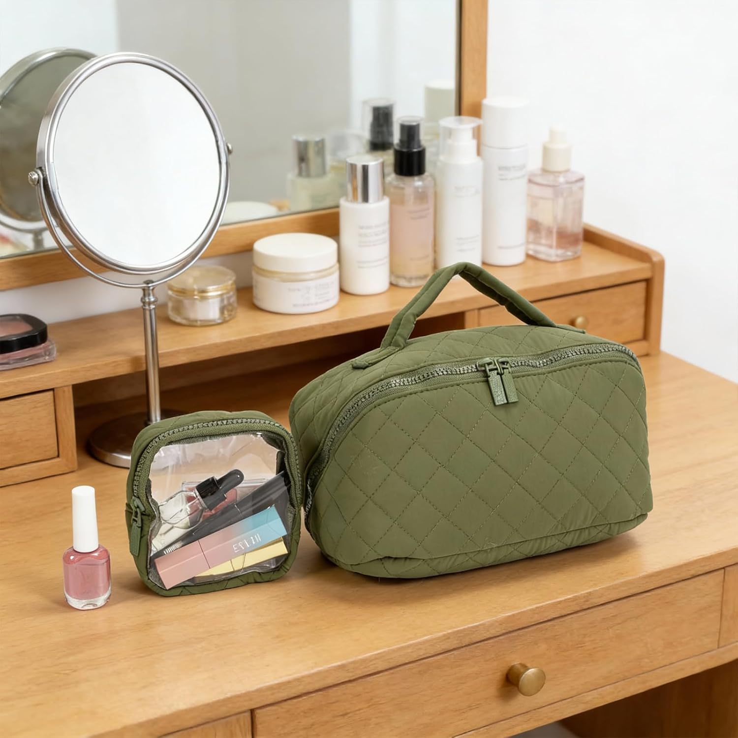 Detalle 2 de Lay-Flat Travel Makeup Bag, 180° pouch