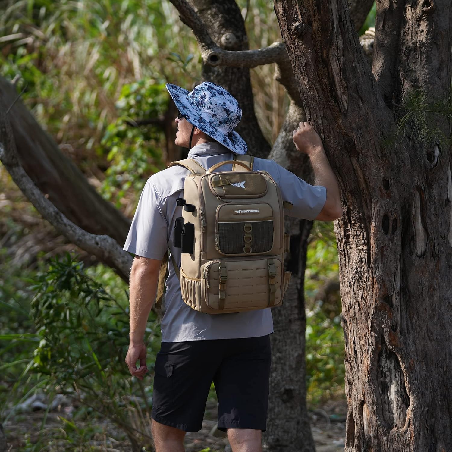 Detalle de KastKing KarryAll Fishing Tackle Backpack with Rod Holder and 4 Tackle Boxes (40/26L)