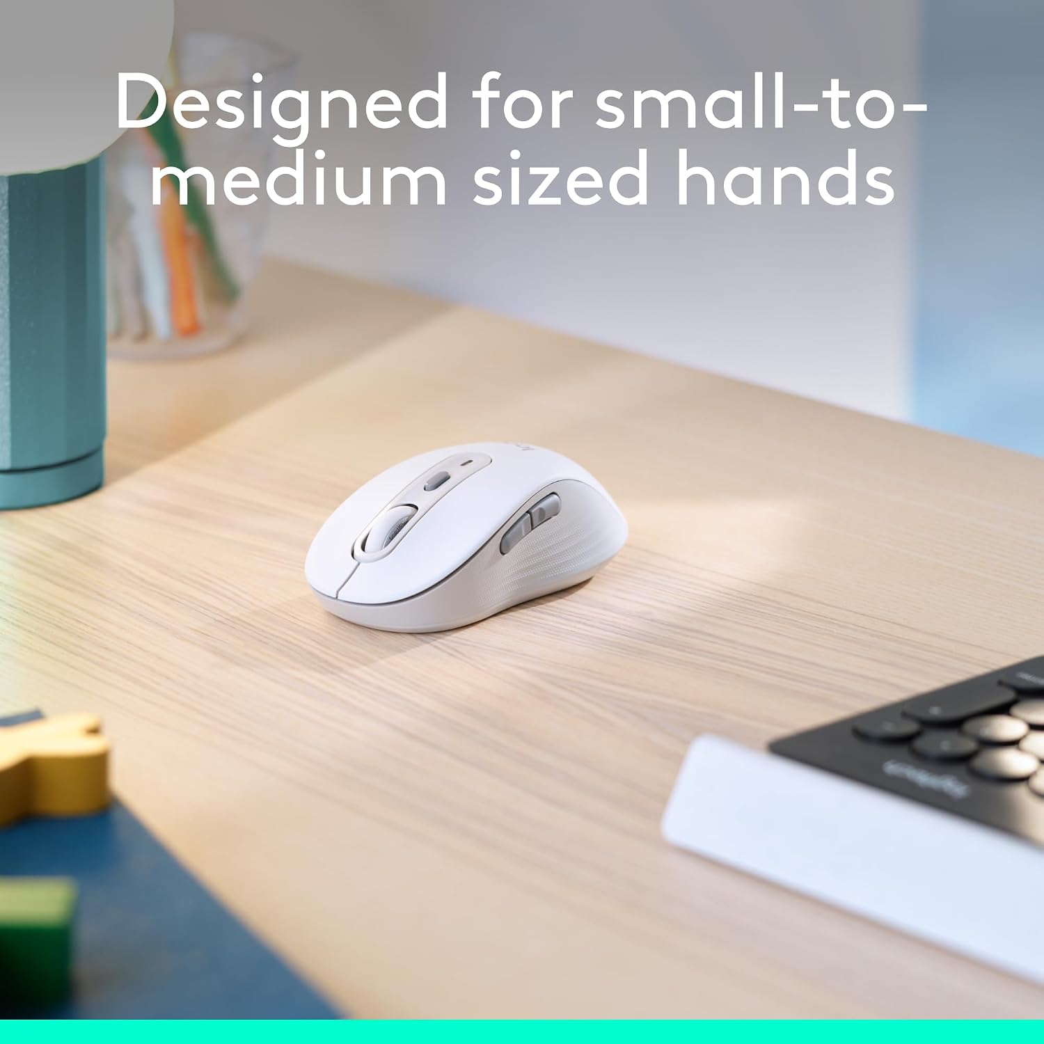 Detalle de Logitech Signature M650 Wireless Mouse, Small-to-Medium, Off-White