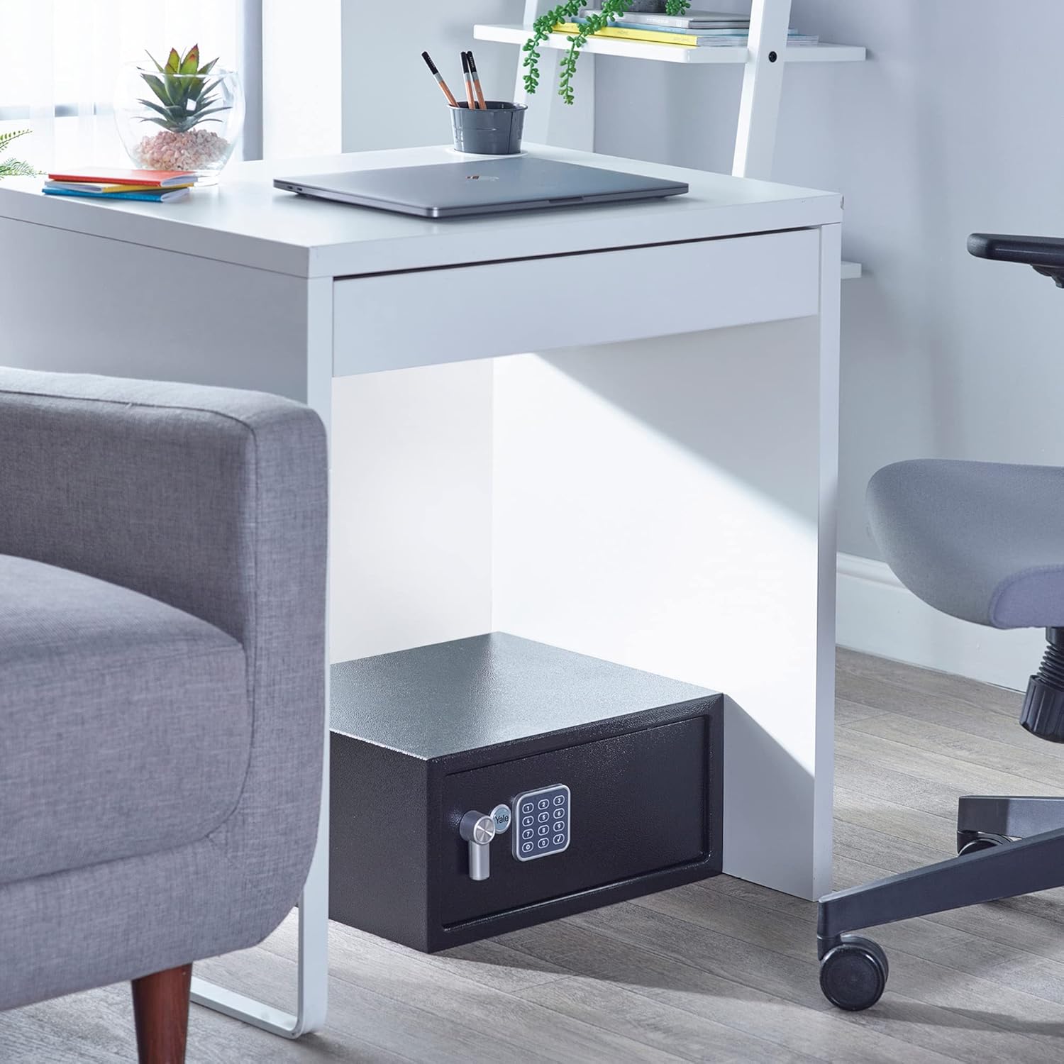 Thumbnail 2 de Yale YLV/200/DB2 Electronic Laptop Safe (24L) with PIN keypad + override key