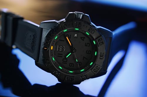 Detalle de Reloj Luminox Navy Seal Serie 3500 Sea: Caja Carbonox, Esfera Negra, 45 mm