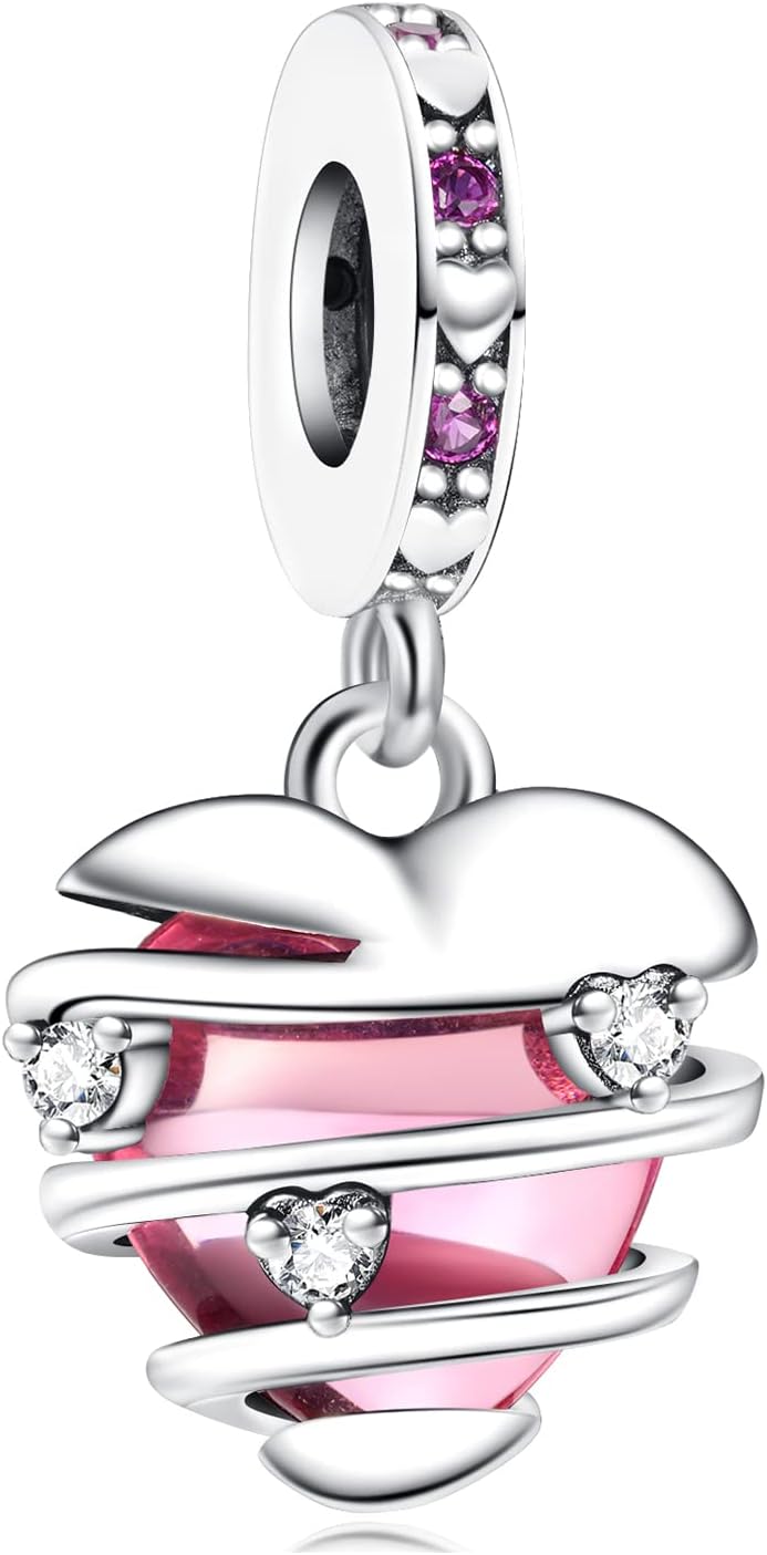 Detalle de Charm in argento sterling 925 Rimgoris con design cranio, cuore e rubino: ciondolo per bracciali e collane