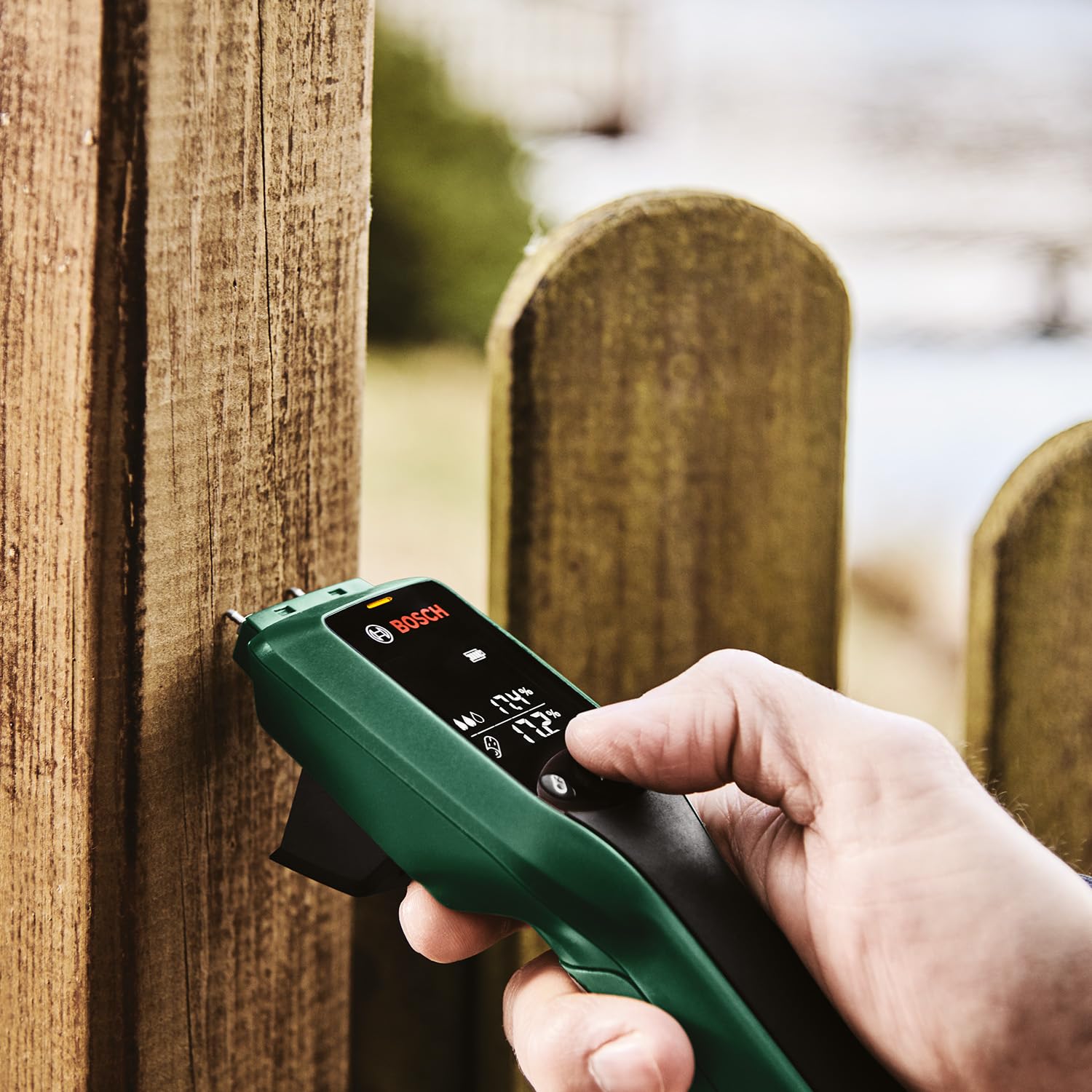 Thumbnail 6 de Bosch Holzfeuchtigkeitsmessgerät UniversalHumid – LED-Ampel für schnelle Holzfeuchte-Messungen