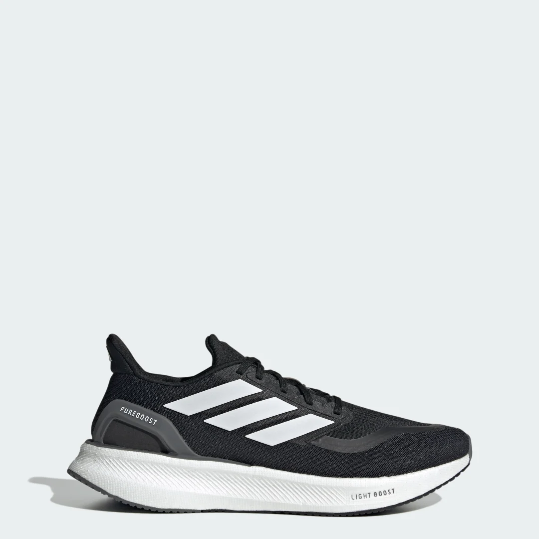 Detalle de Zapatilla Pureboost 5 Running de Adidas en negro: comodidad y versatilidad para tus entrenos