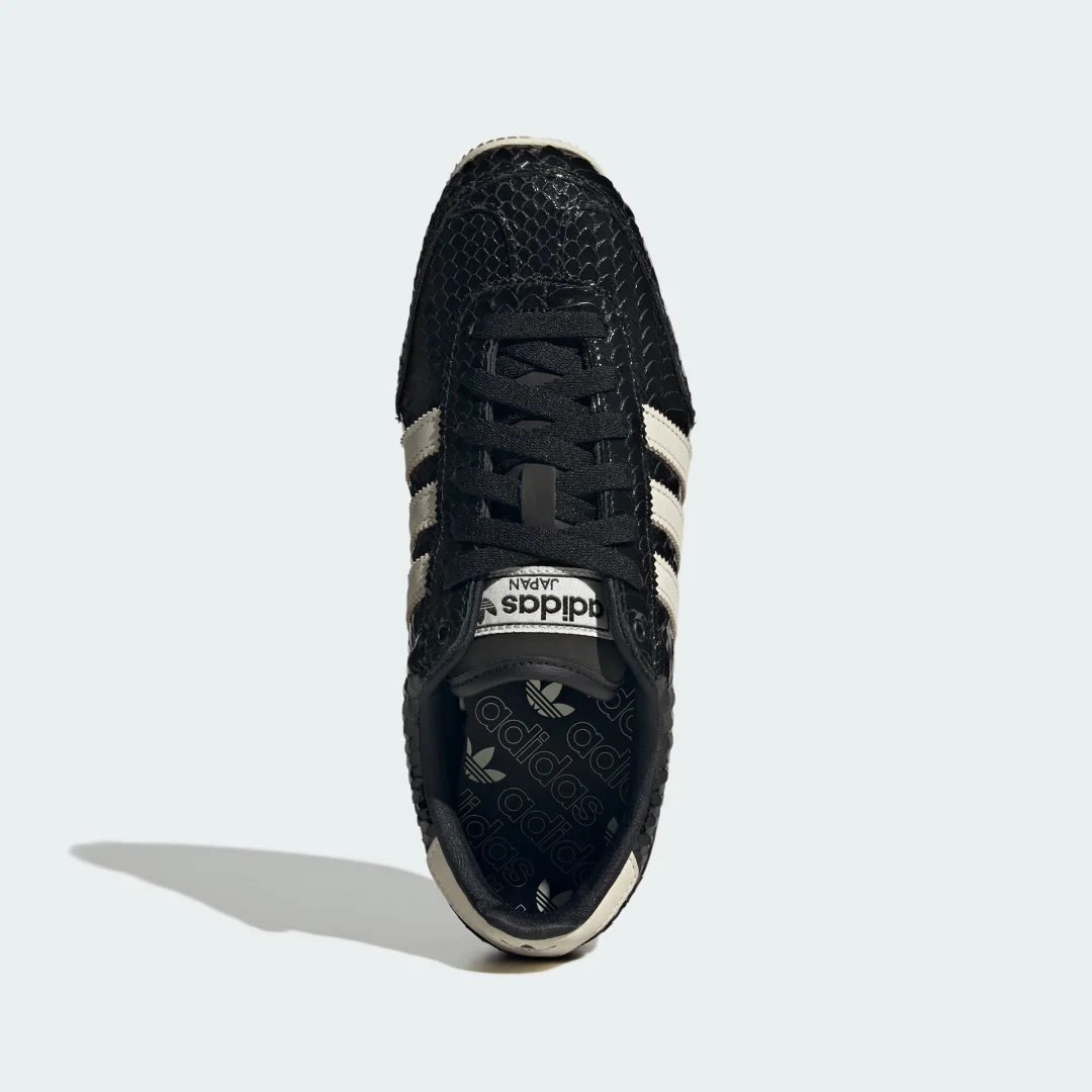 Detalle de Zapatilla Japan de Adidas — estilo clásico en color negro