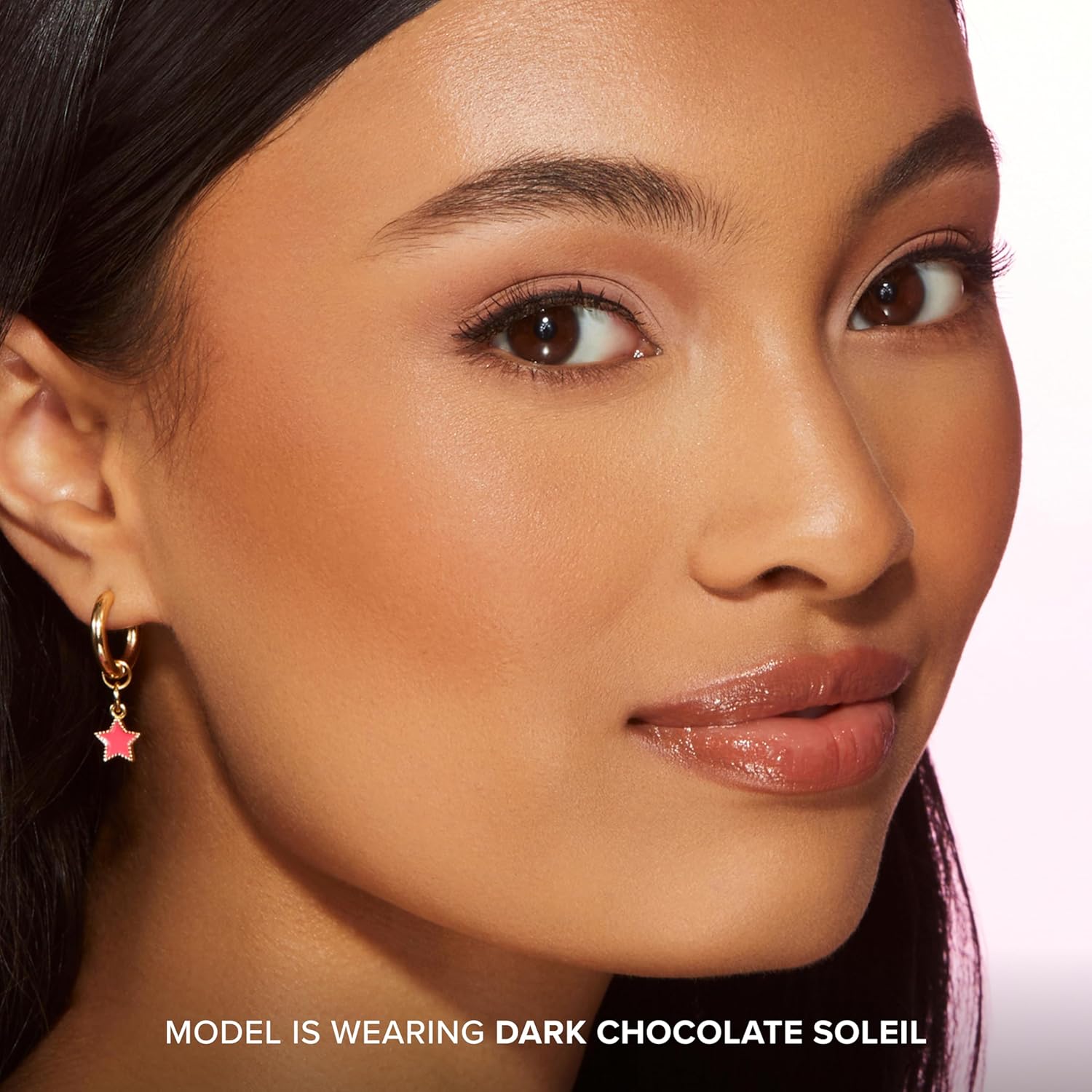 Detalle 2 de Too Faced Chocolate Soleil Matte Bronzer | 8.3ml, vegan longwear bronzer