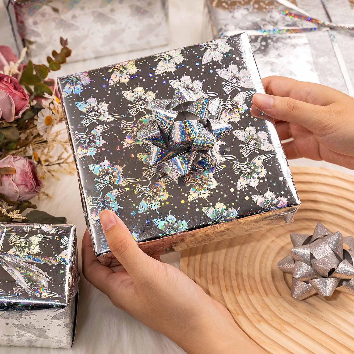 Detalle de Wikadlik Silver Holographic Wrapping Paper