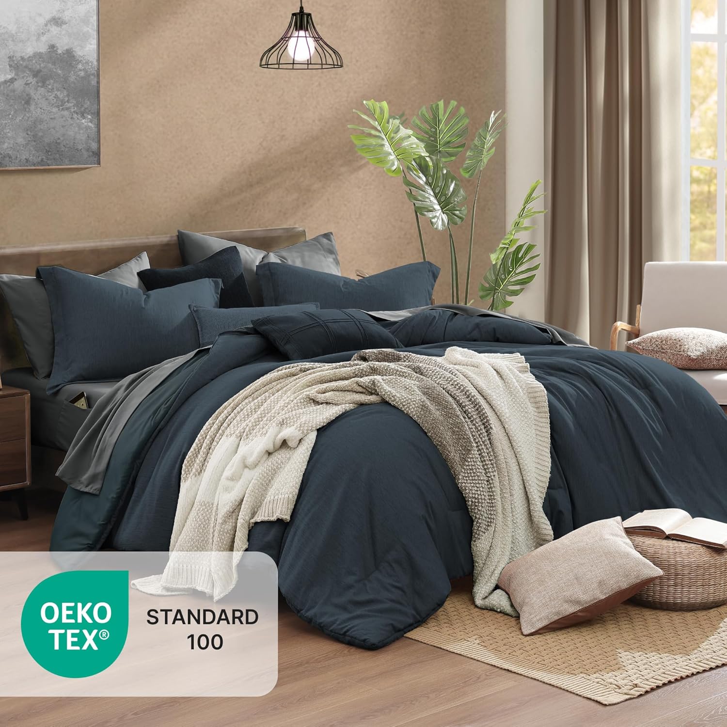 Detalle de Monbix Full Size Comforter Set in Navy Blue — 7-Piece All-Season Bedding