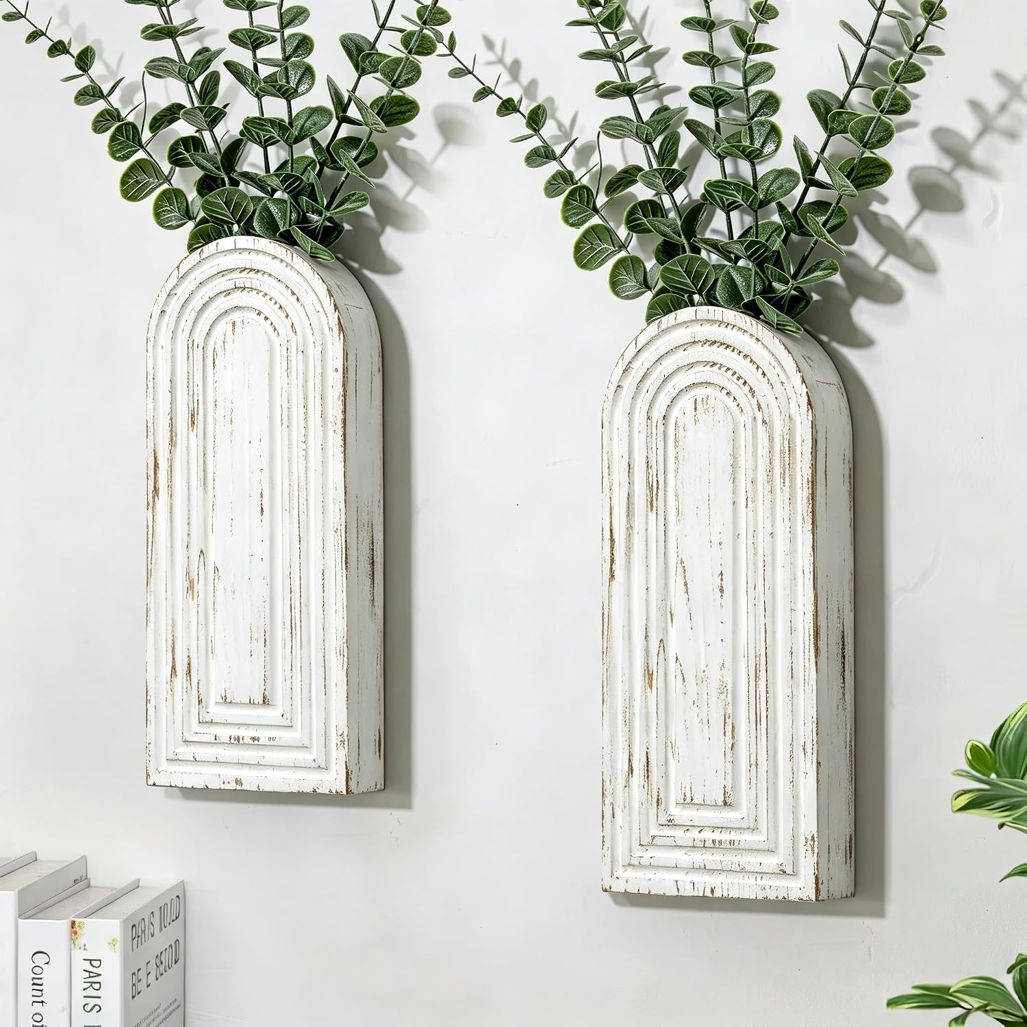 Detalle de umitiu wwvase1 Wooden Wall Vases, Set of 2, Washed White