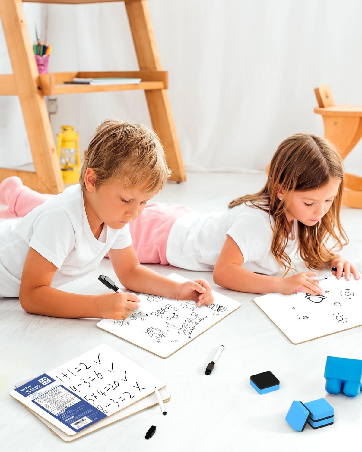 Detalle de Nicpro 30 Pack Dry Erase Mini Whiteboard A4 (22 x 30 cm) – Double Sided Lapboards with Pens & Erasers